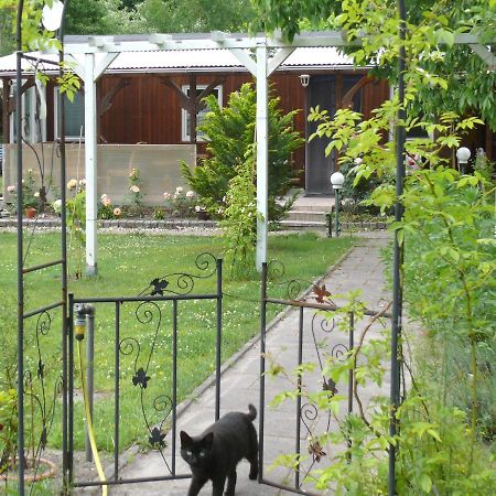 Bungalow Im Maerchengarten Krauschwitz ภายนอก รูปภาพ